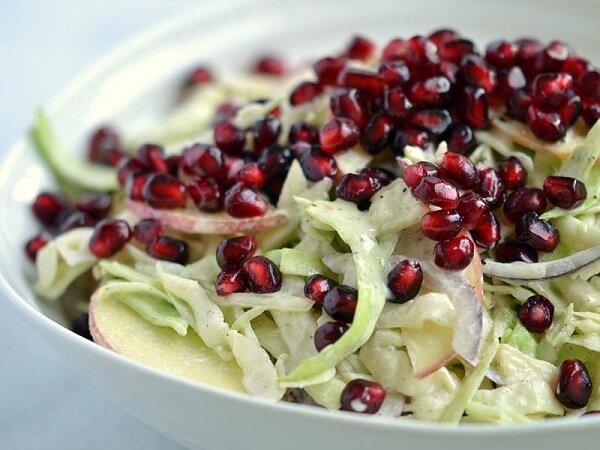 یک سالاد کم هزینه، آسان و خوشمزه برای شب یلدا