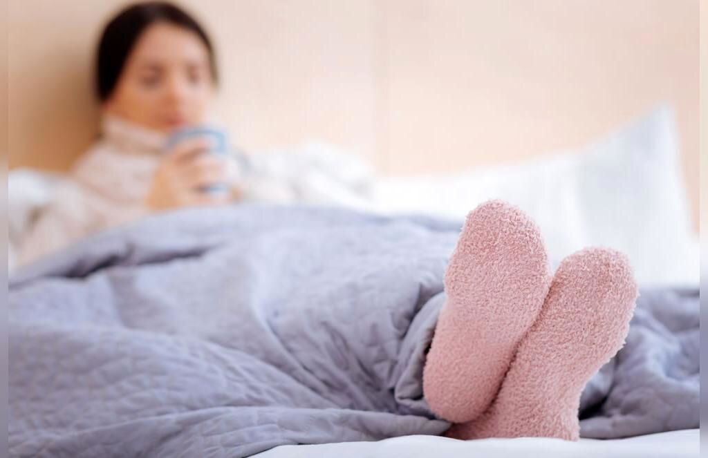 خوابیدن با جوراب برای سلامتی یا مضر مفید است؟/ تأثیر پوشیدن جوراب بر گردش خون