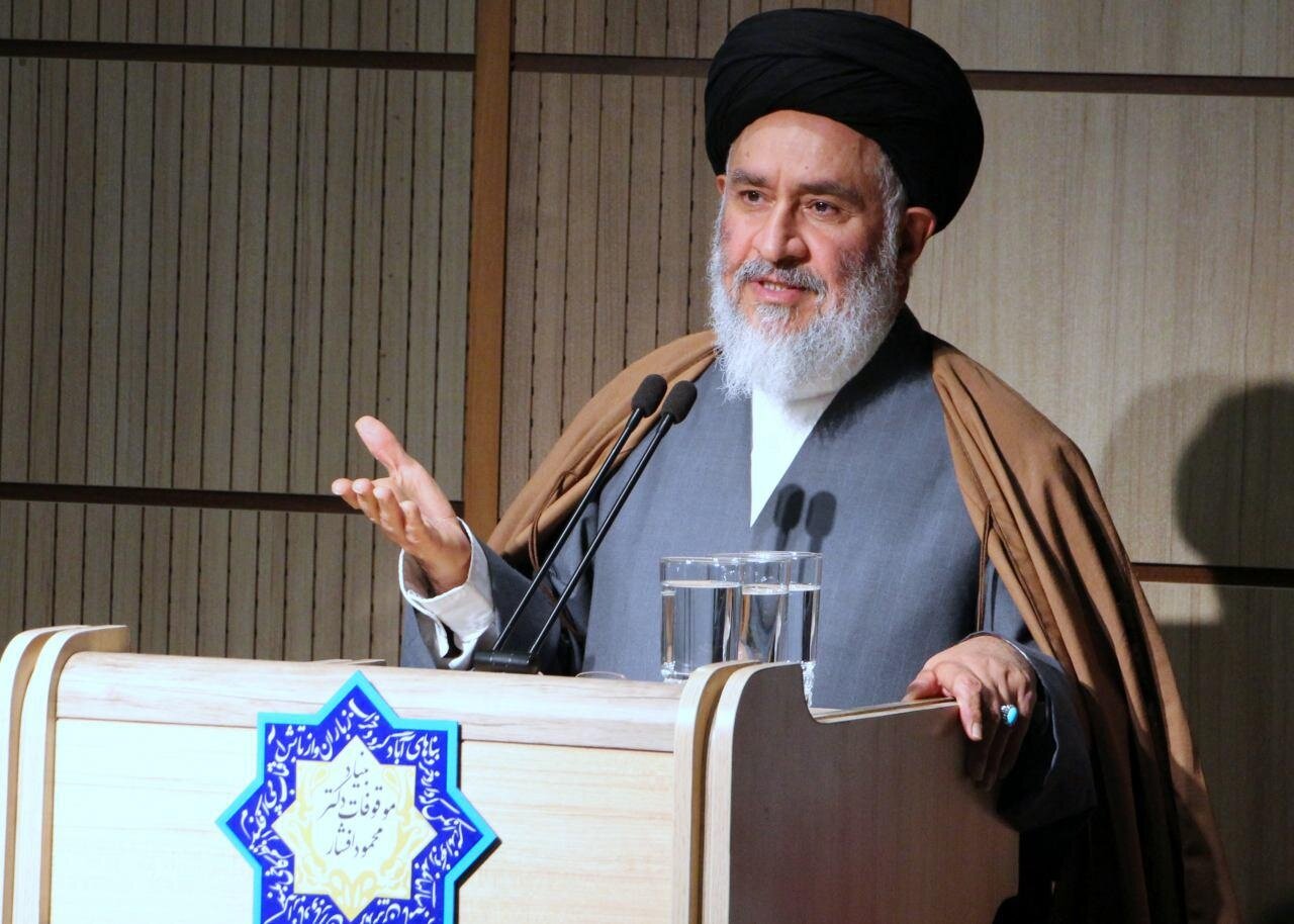 محقق داماد: ایرانی ها از دین خرافات متنفر هستند و همیشه دین خردمند دارند / خدا باید شناخت باشد ، نه با خرافات.
